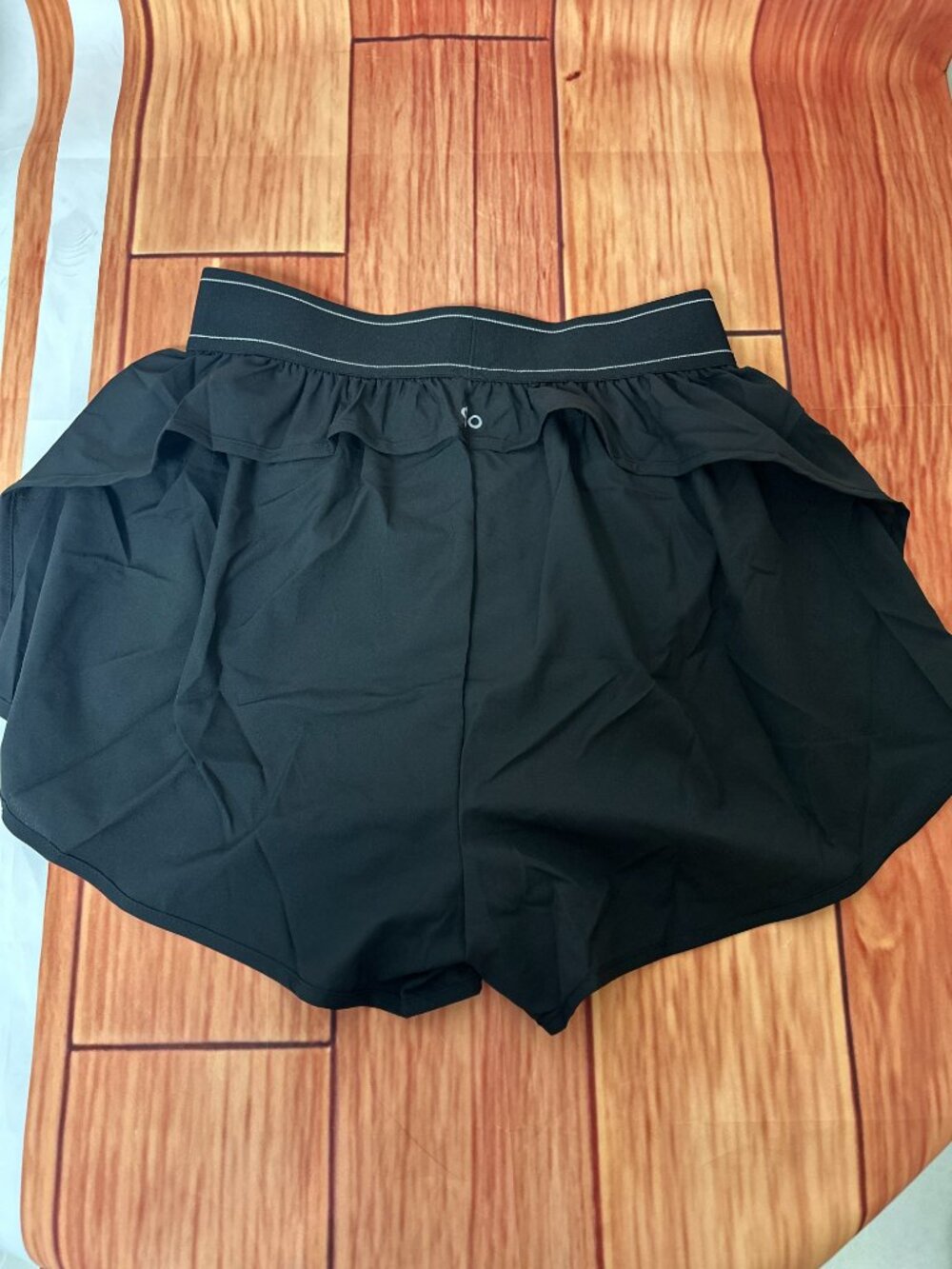 Women's Alo Yoga Shorts / Casual Athletic Pants - Size M - Picture 5 of 5